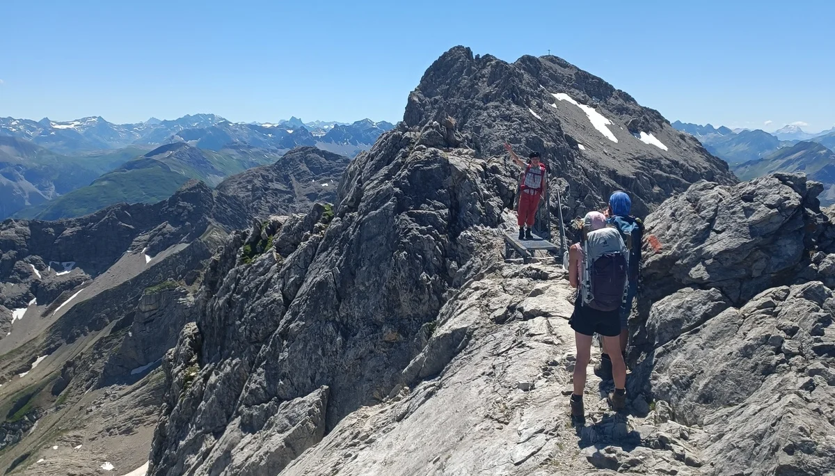 Schmaler Wanderweg auf Grat | © DAV Karlsruhe