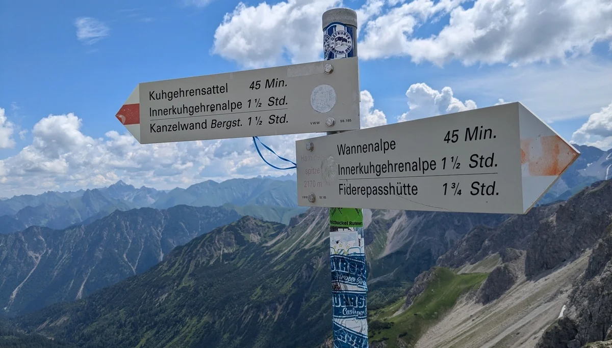Ausschilderung zu Hütten und Orientierungspunkten | © DAV Karlsruhe
