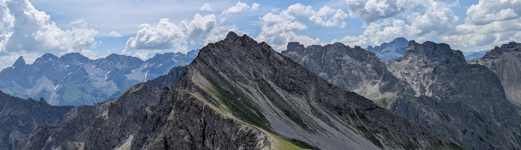 Wunderschöner Ausblick über Bergspitzen | © DAV Karlsruhe