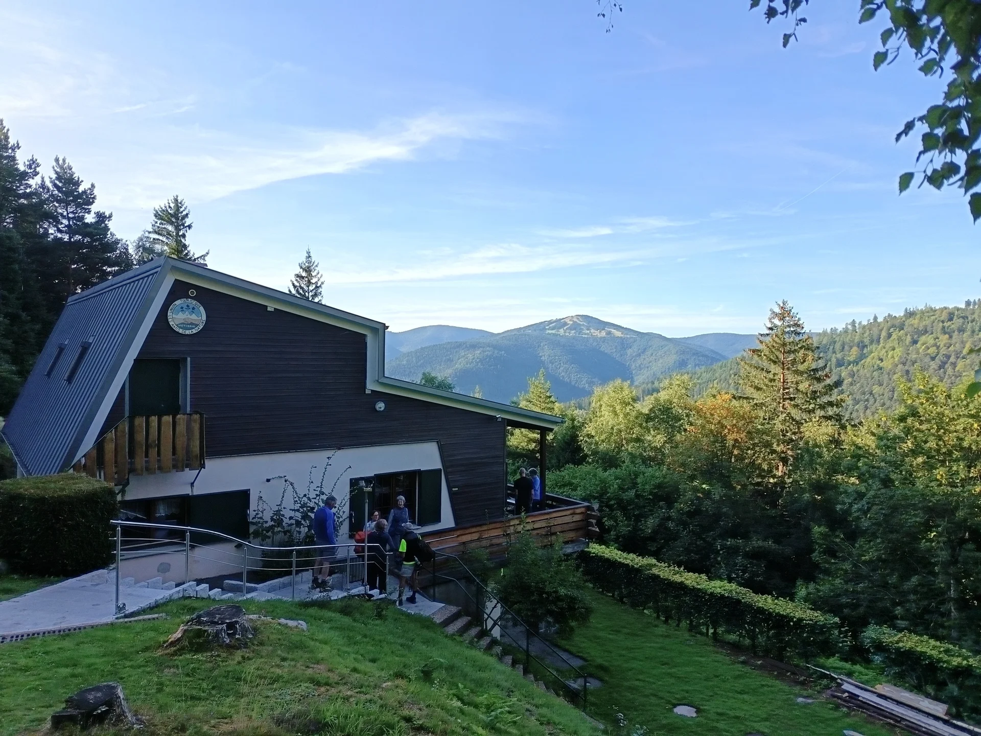 Naturfreundehaus in der bewaldeten Natur | © DAV Karlsruhe