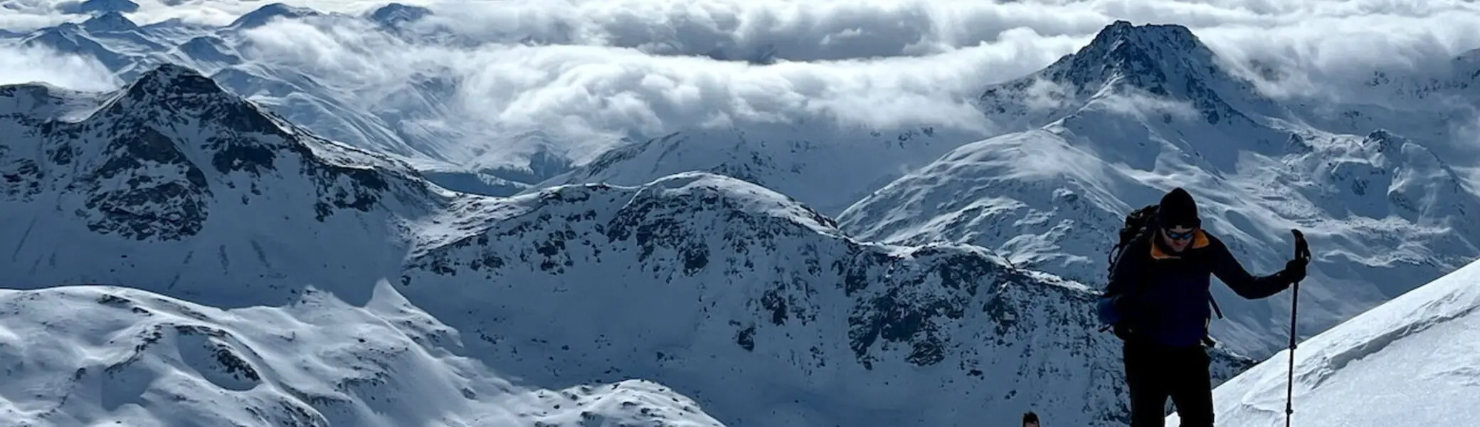 Schneehschuhwanderer am Berg | © DAV Karlsruhe