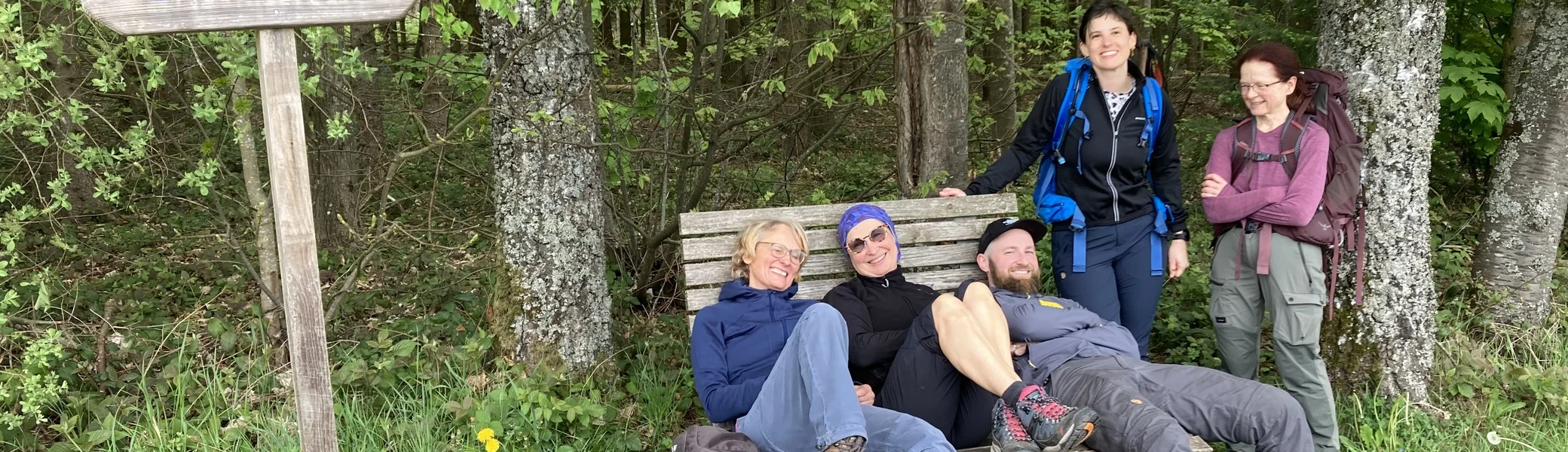 Gruppenfoto an einer Bank | © DAV Karlsruhe