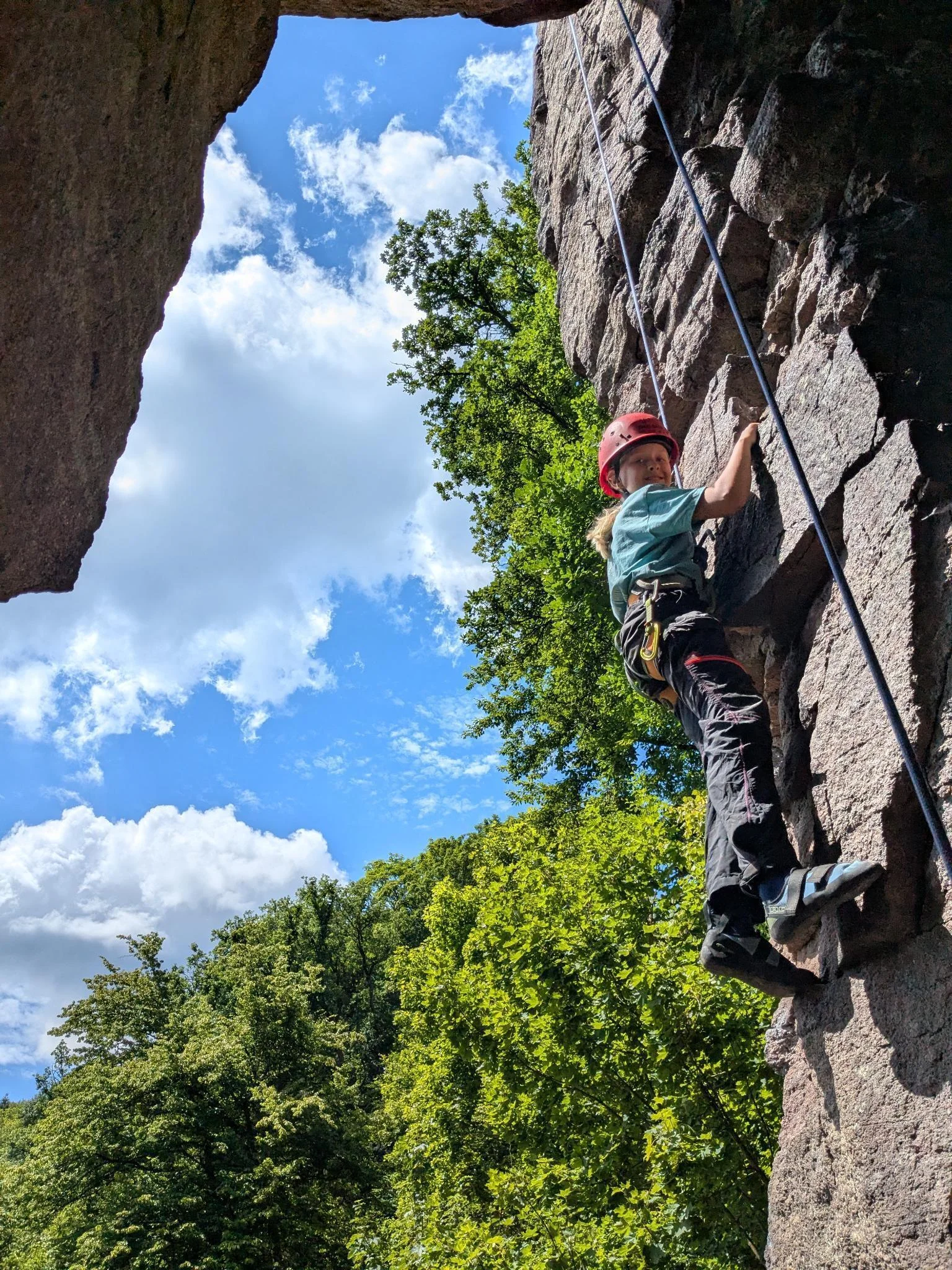 Kind klettert | © DAV Karlsruhe