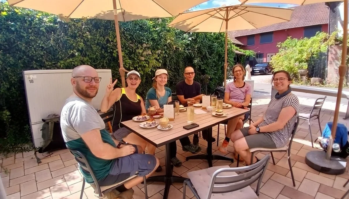 Gruppenfoto beim Kuchen Essen | © DAV Karlsruhe