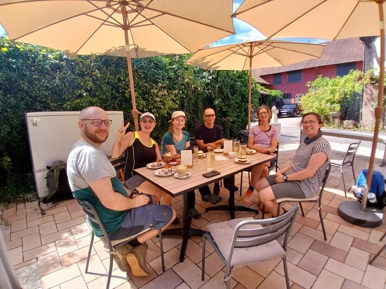 Gruppenfoto beim Kuchen Essen | © DAV Karlsruhe