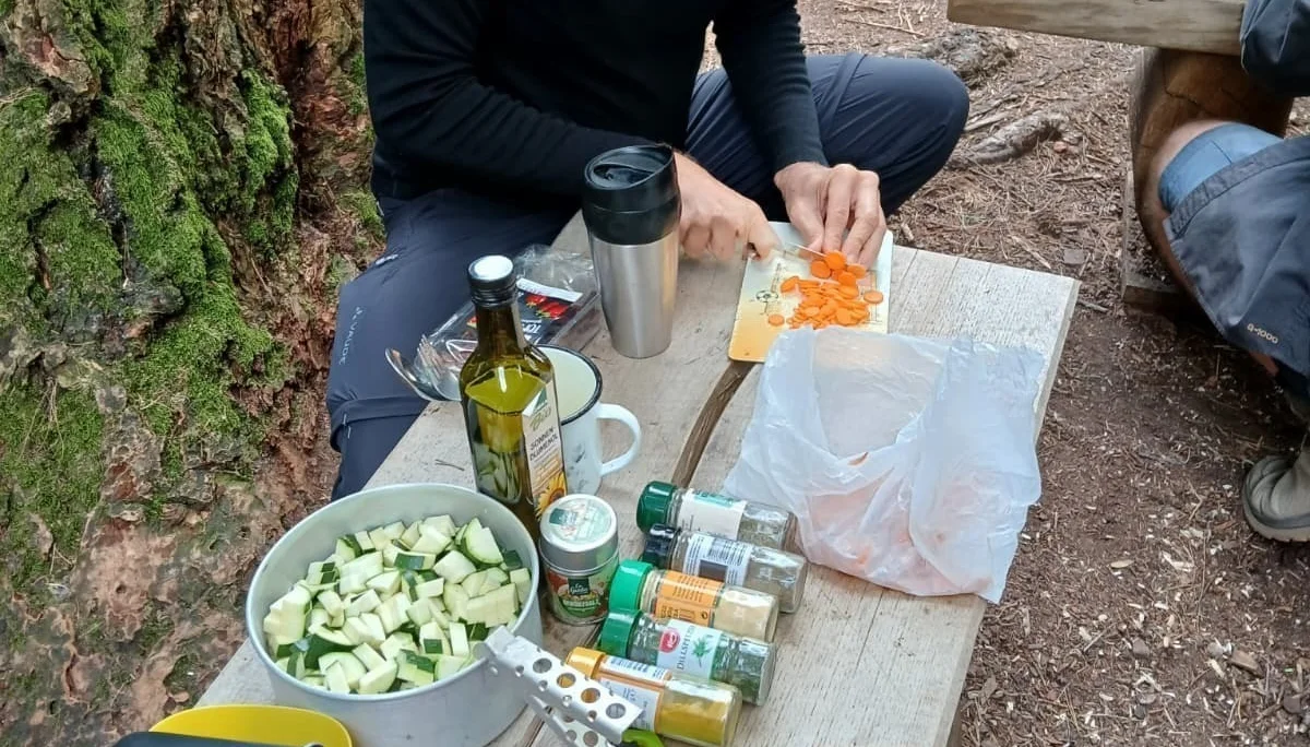 Brettchen mit geschnittenem Gemüse | © DAV Karlsruhe