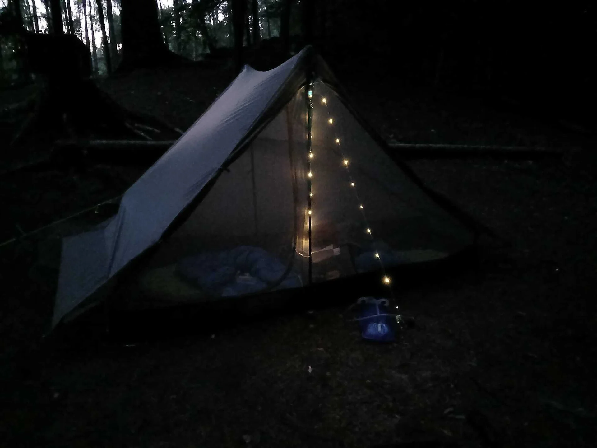 Tourenleiterzelt mit Lichterkette | © DAV Karlsruhe