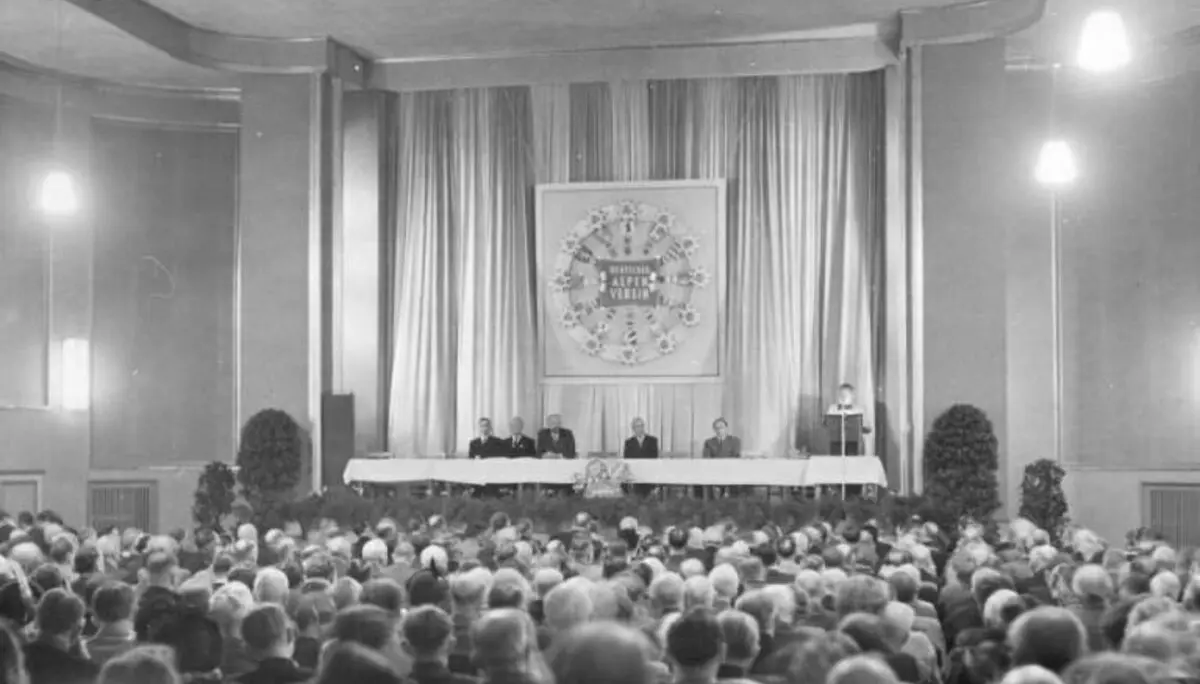 Hauptversammlung in Würzburg im Jahr 1950 anlässlich der Wiedergründung eines gemeinsamen Dachverbandes | © DAV / Archiv